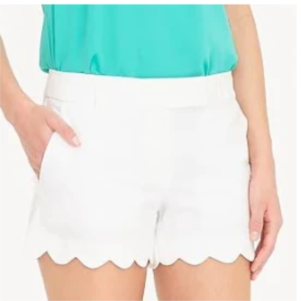 White Shorts w/ Petal Cut | Size Small